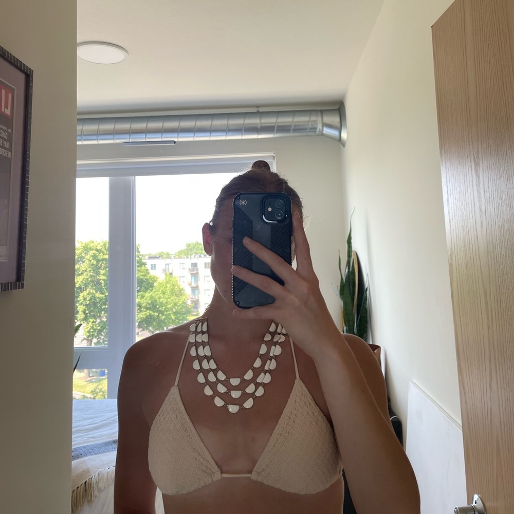 White enamel statement necklace